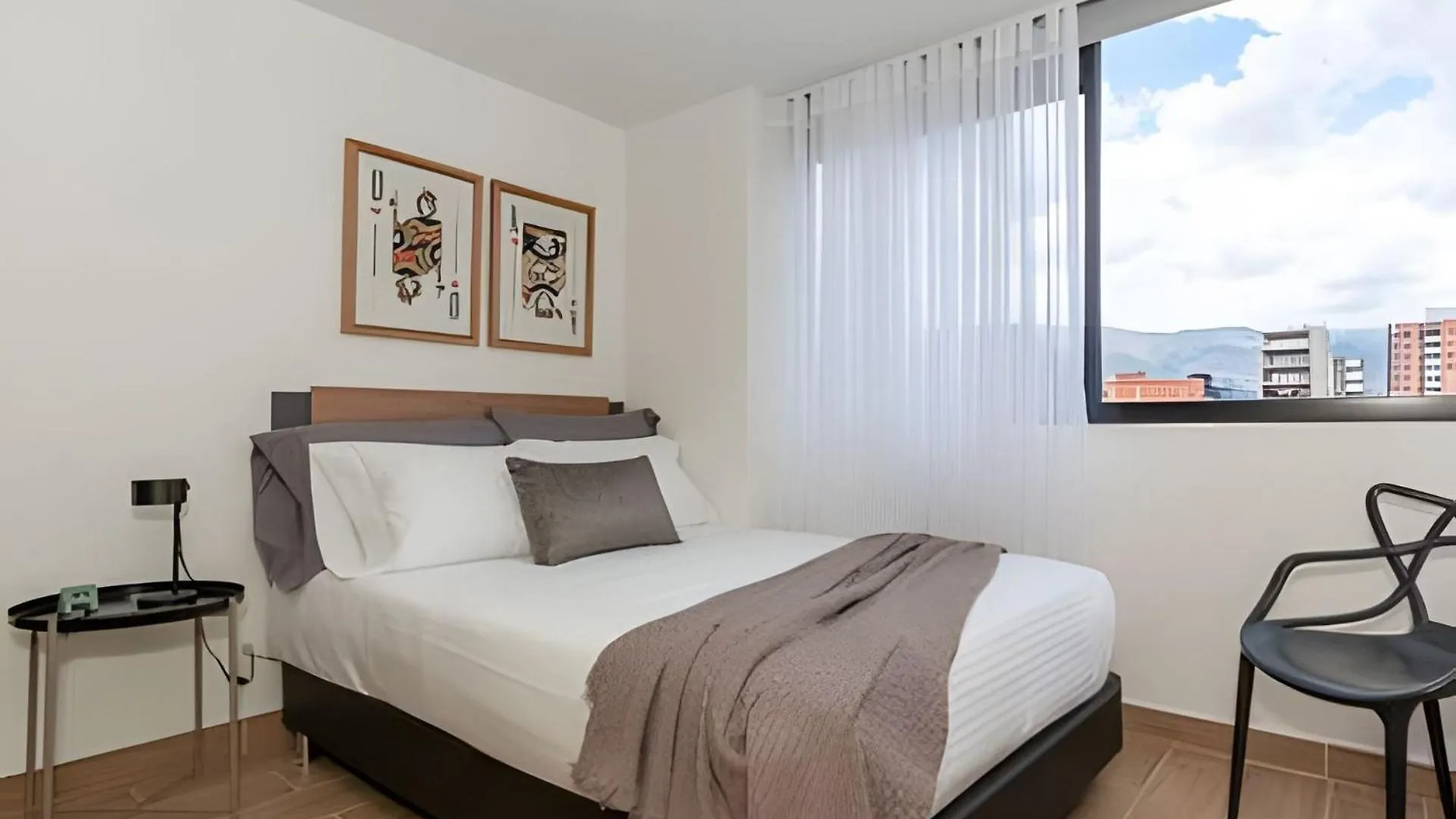 81 Living Apartment Medellin Colombia